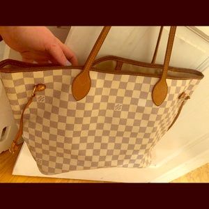 Louis Vuitton MM Damier